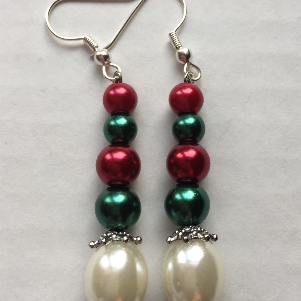 Christmas red green glass bead long earrings